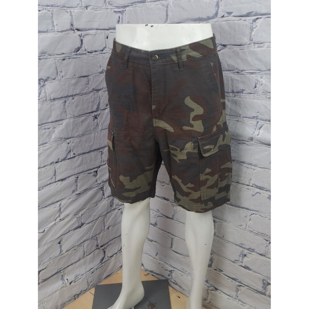 Levi's Men's Camo Cargo Shorts Hiking Camping size 32 Actual 34 x 9.5" Inseam